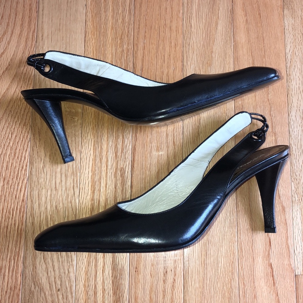 NIB BCBGMaxazria black pump size 7.5